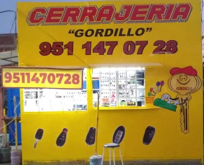 Fachada amarilla de Cerrajerías Gordillo en Viguera, Oaxaca